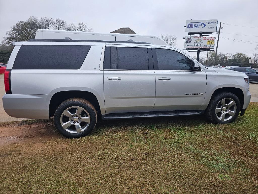 2017 Chevrolet Suburban LT's photo