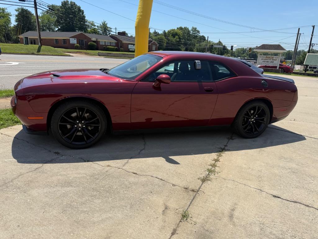 2018 Dodge Challenger SXT's photo